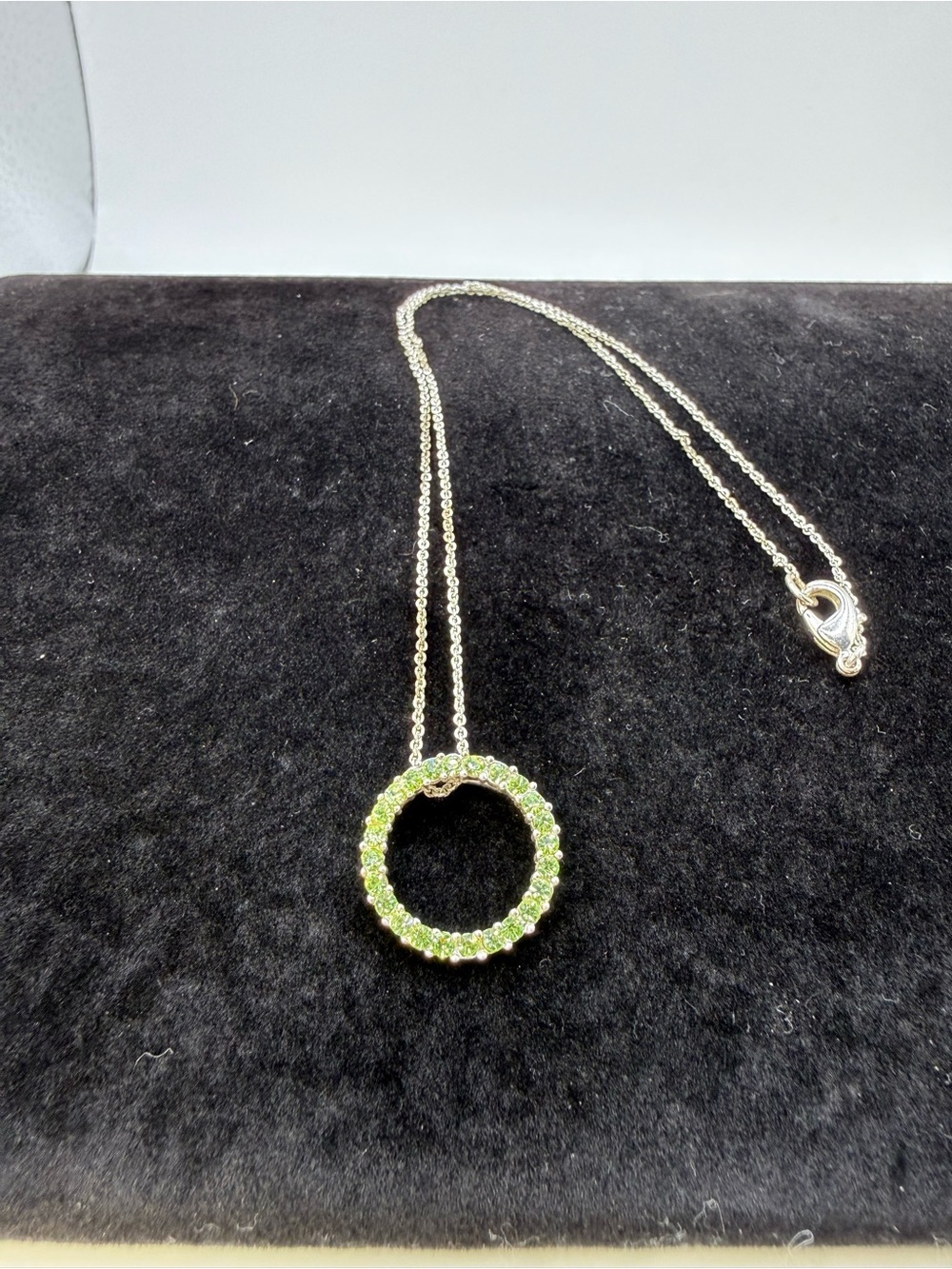 Avon Green Crystal Circle Pendant Necklace Silver Tone 16” Like New